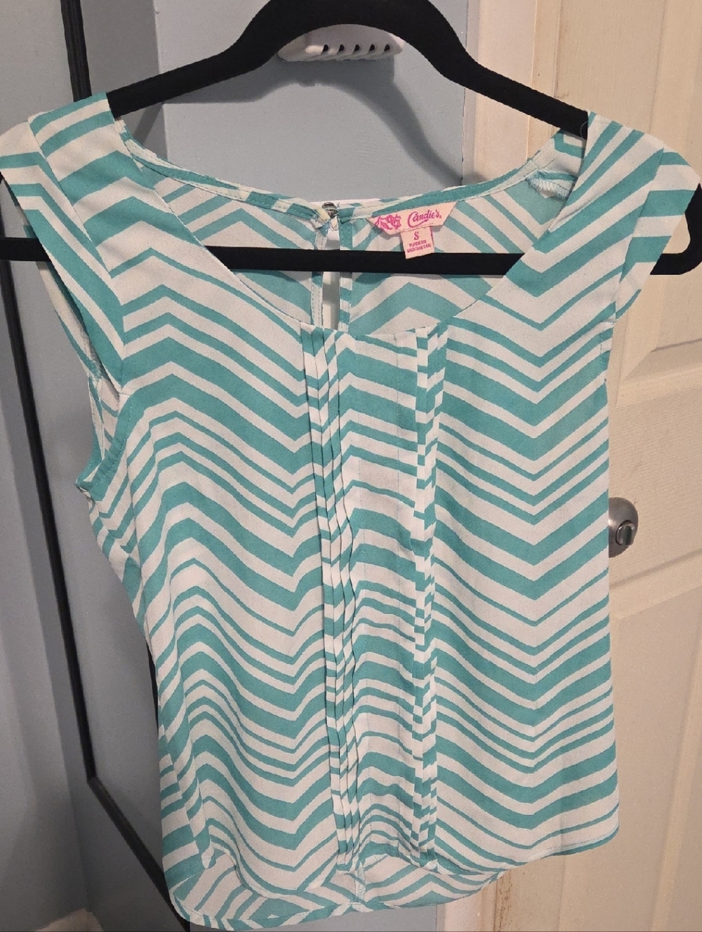 Candie's Mint and White Chevron Sleeveless Top